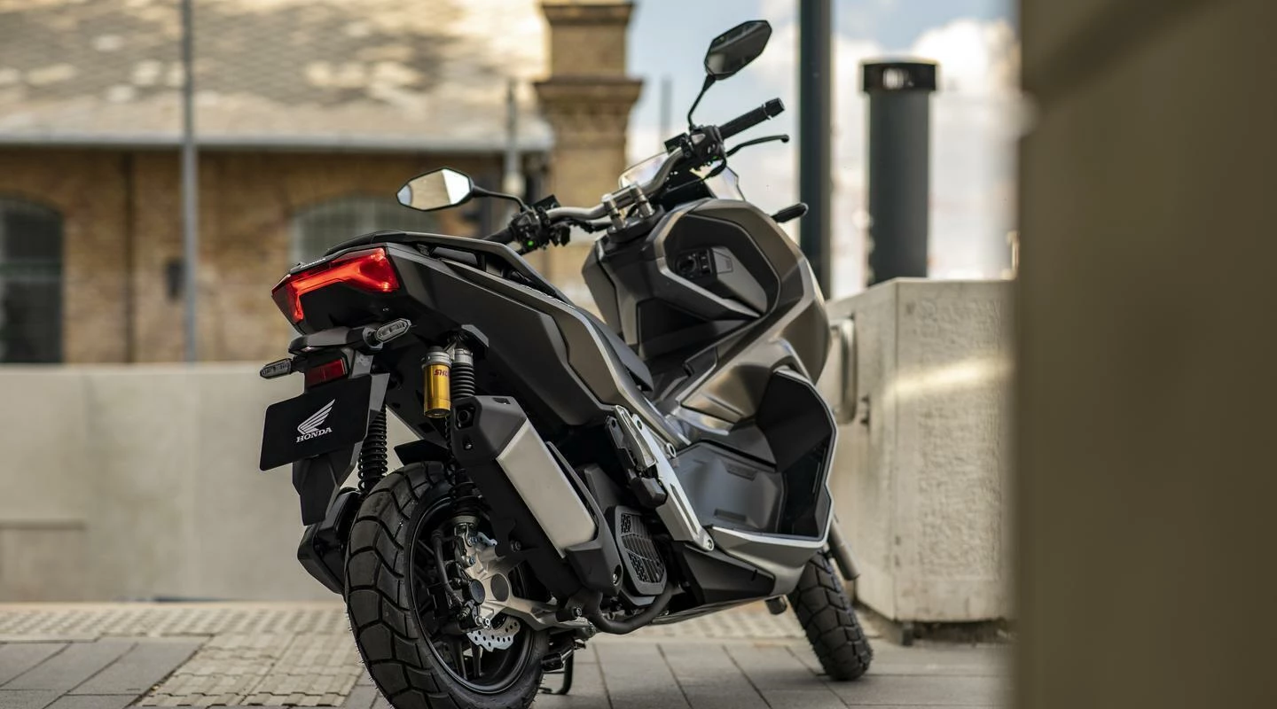 ADV150 (MY21) - Honda Candy Rosy Red 3 ADV150 (MY21) - Honda Candy Rosy Red - Image 3