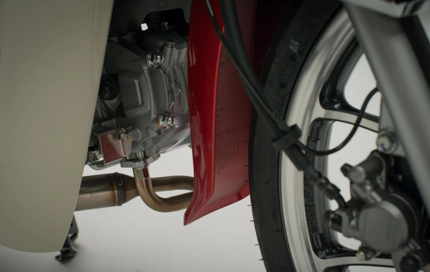 C125 Super Cub (MY20) - Honda Pearl Nebula Red 3 C125 Super Cub (MY20) - Honda Pearl Nebula Red - Image 3