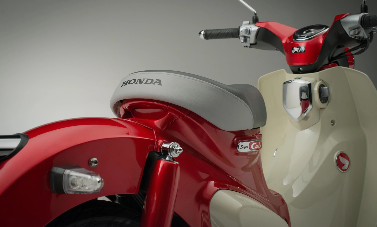 C125 Super Cub (MY20) - Honda Pearl Nebula Red 4 C125 Super Cub (MY20) - Honda Pearl Nebula Red - Image 4