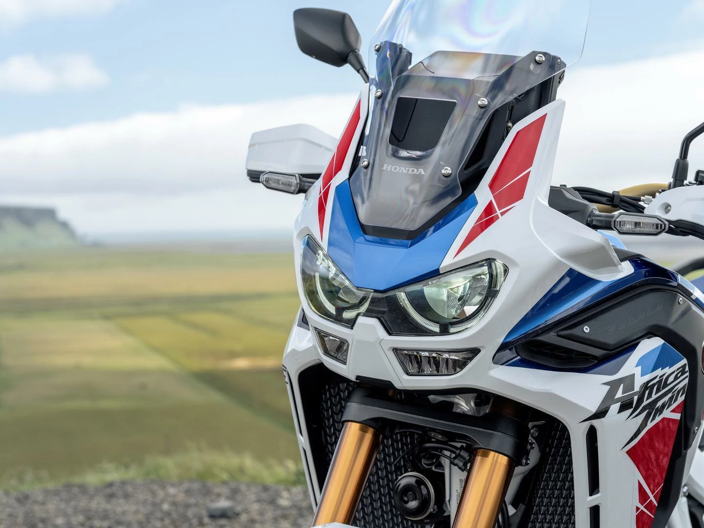 Africa Twin Adventure Sports (MY22) - Honda Pearl Glare White 3 Africa Twin Adventure Sports (MY22) - Honda Pearl Glare White - Image 3