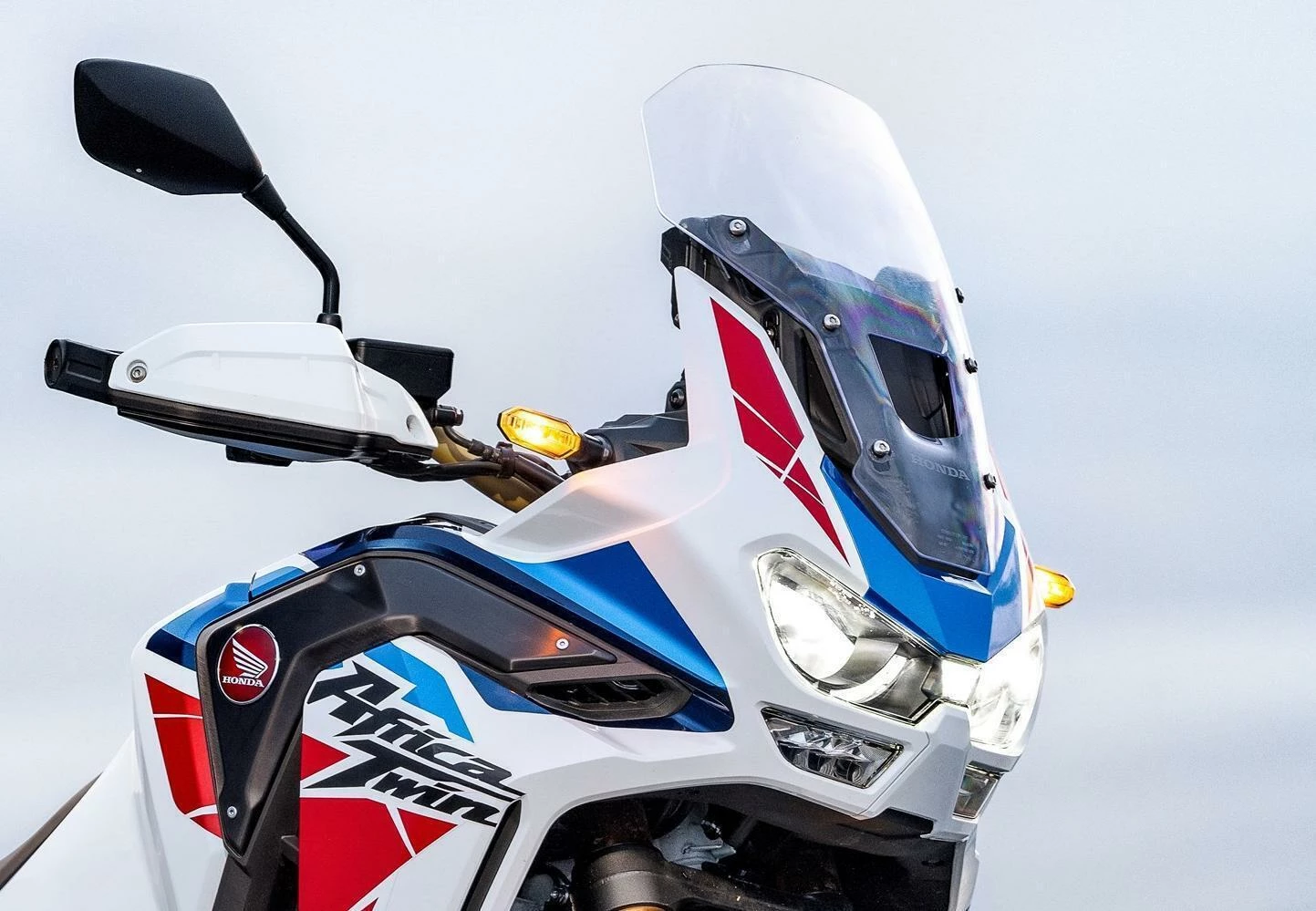Africa Twin Adventure Sports (MY22) - Honda Pearl Glare White 4 Africa Twin Adventure Sports (MY22) - Honda Pearl Glare White - Image 4