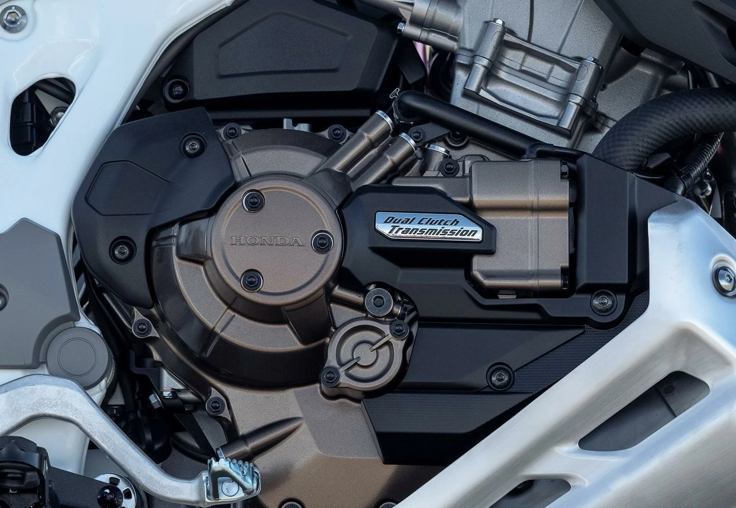 Africa Twin Adventure Sports (MY22) - Honda Pearl Glare White 5 Africa Twin Adventure Sports (MY22) - Honda Pearl Glare White - Image 5