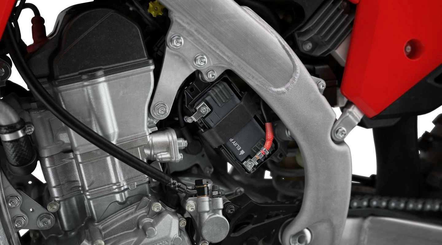 CRF450R (MY22) - Honda Extreme Red 4 CRF450R (MY22) - Honda Extreme Red - Image 4