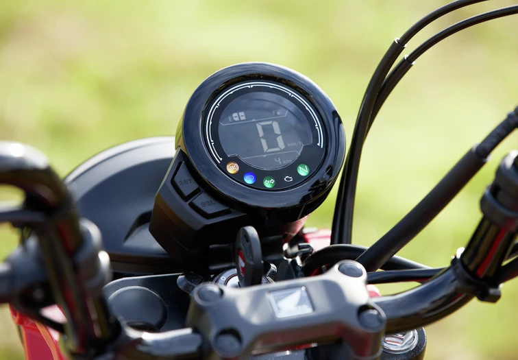 CT125 (MY21) - Honda Glowing Red 2 CT125 (MY21) - Honda Glowing Red - Image 2