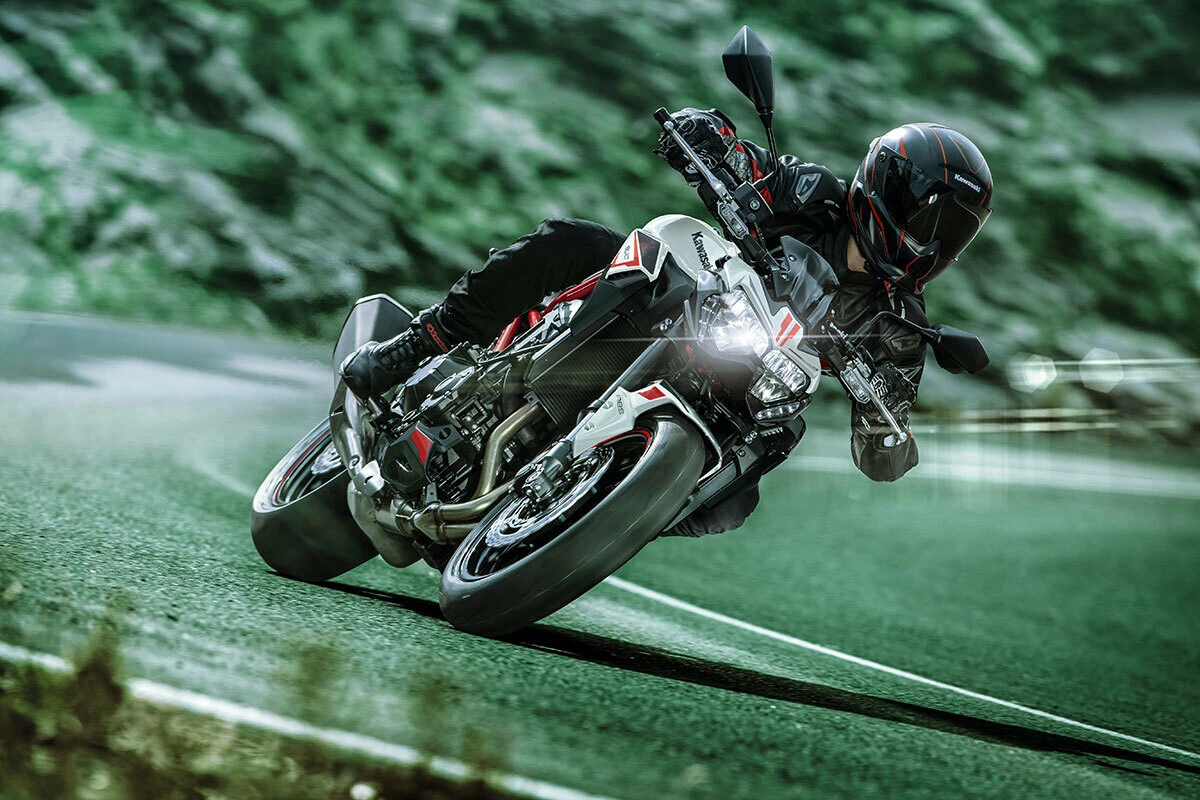 Kawasaki Z900 Supernaked (MY22) | Brisbane Motorcycles Candy Lime Green / Metallic Spark Black 4 Kawasaki Z900 Supernaked (MY22) | Brisbane Motorcycles Candy Lime Green / Metallic Spark Black - Image 4